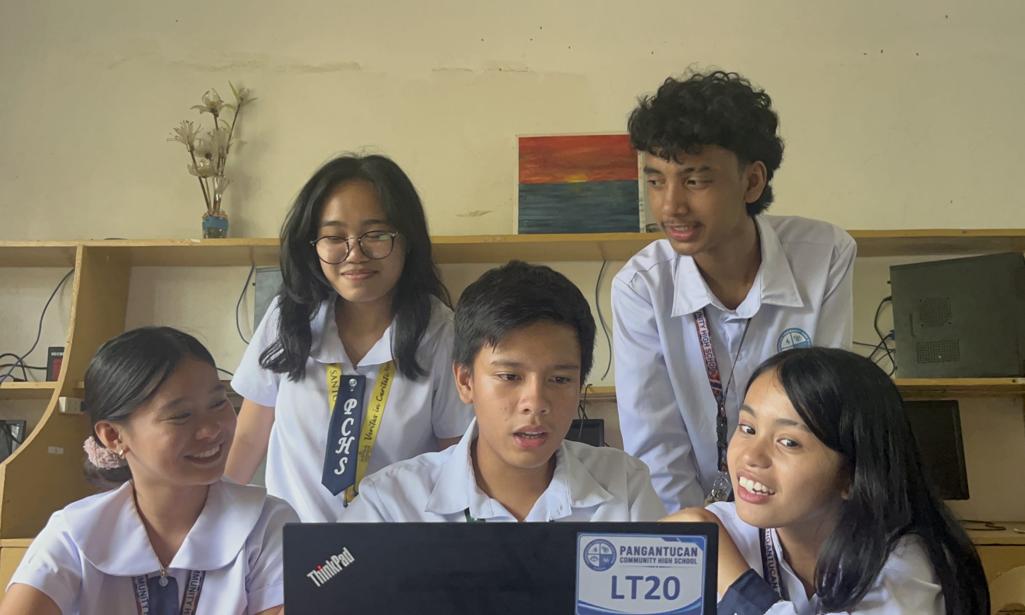 Caltex donates laptops